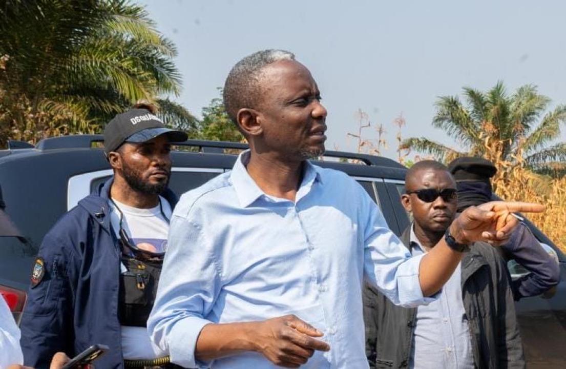 Le ministre congolais des ITPR, John Banza Lunda, lors d’une mission d’inspection de terrain