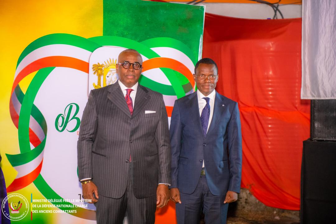 L'ambassadeur ivoirien en RDC, François Xavier Gabady, et le ministre délégué Eliezer Ntambwe, à Kinshasa