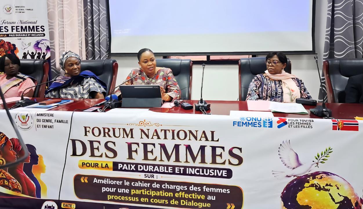 La ministre du Genre, Famille et Enfant, Micheline Ombae (au centre), préside l'ouverture du Forum national des femmes pour la paix durable et inclusive [photo d'illustration]