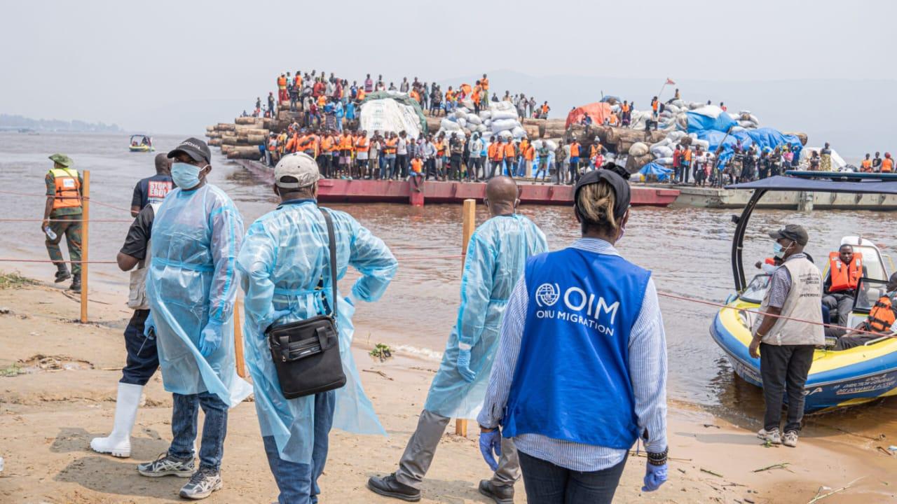 Les équipes de l'OIM et des autorités sanitaires contrôlent l'arrivée d'une barge fluviale en RDC [photo d'illustration]