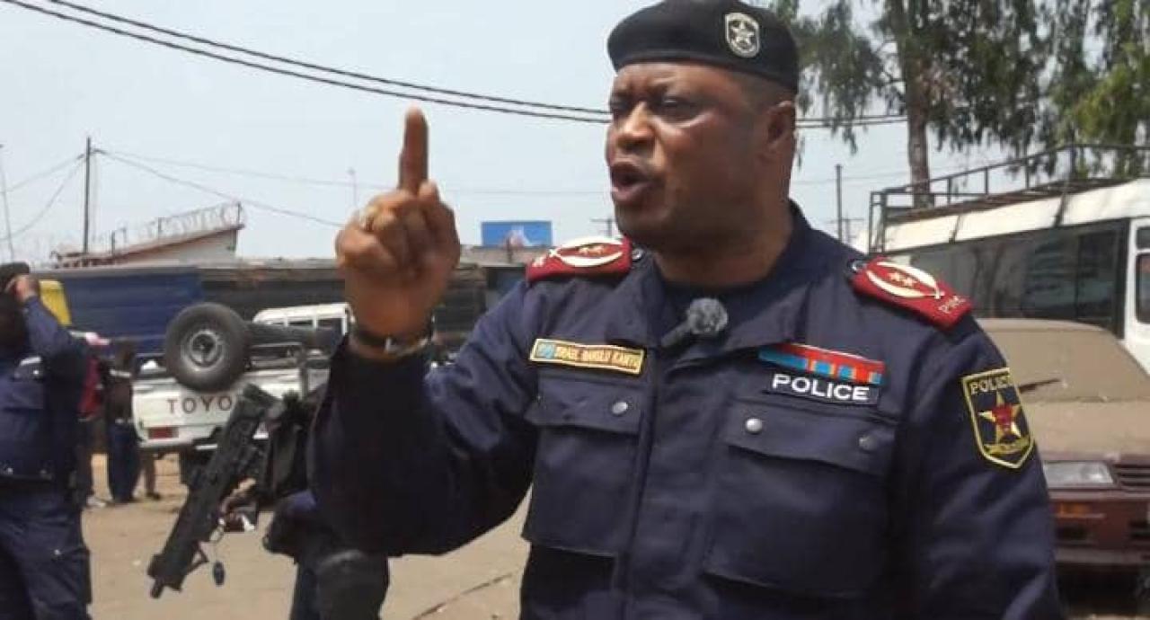 Le Commissaire divisionnaire principal de Kinshasa, Israël Kantu Bakuku, lors d'une parade à Kinshasa