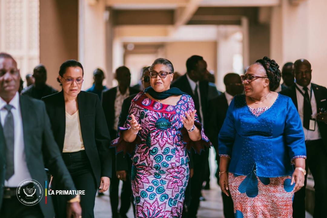 La Première ministre, Judith Suminwa, entourée, à gauche, de la ministre de l’Éducation nationale et, à droite, de la ministre de l’Enseignement supérieur, universitaire, de la Recherche scientifique et de l’Innovation [Photo d’illustration]