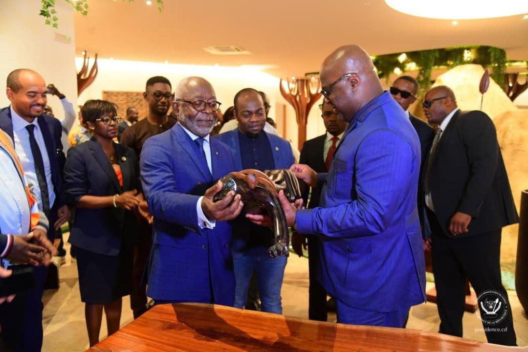 Le chef de l'État Félix Tshisekedi lors de sa visite à la zone industrielle de Nkok à Libreville, au Gabon