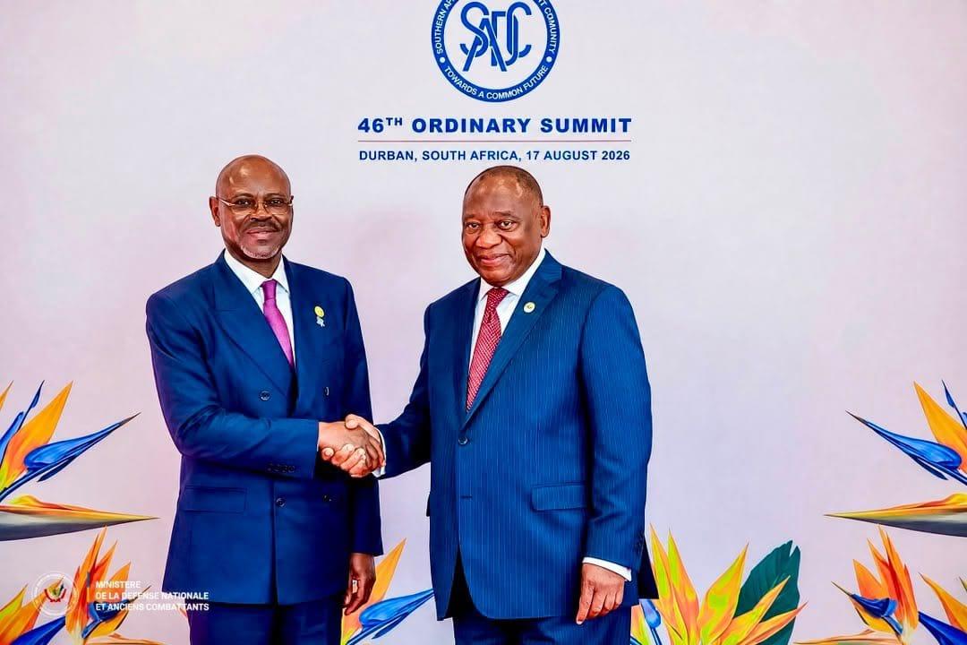 Le vice-Premier ministre de la Défense et des Anciens Combattants, Guy Kabombo, et le Président sud-africain Cyril Ramaphosa [photo d'illustration]