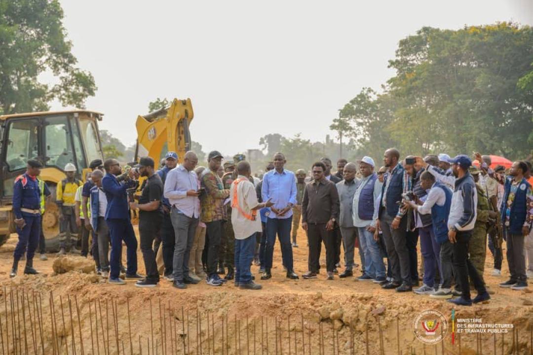Le ministre des Infrastructures et Travaux publics, John Banza en pleine inspection des principaux chantiers et routiers à Kisangani