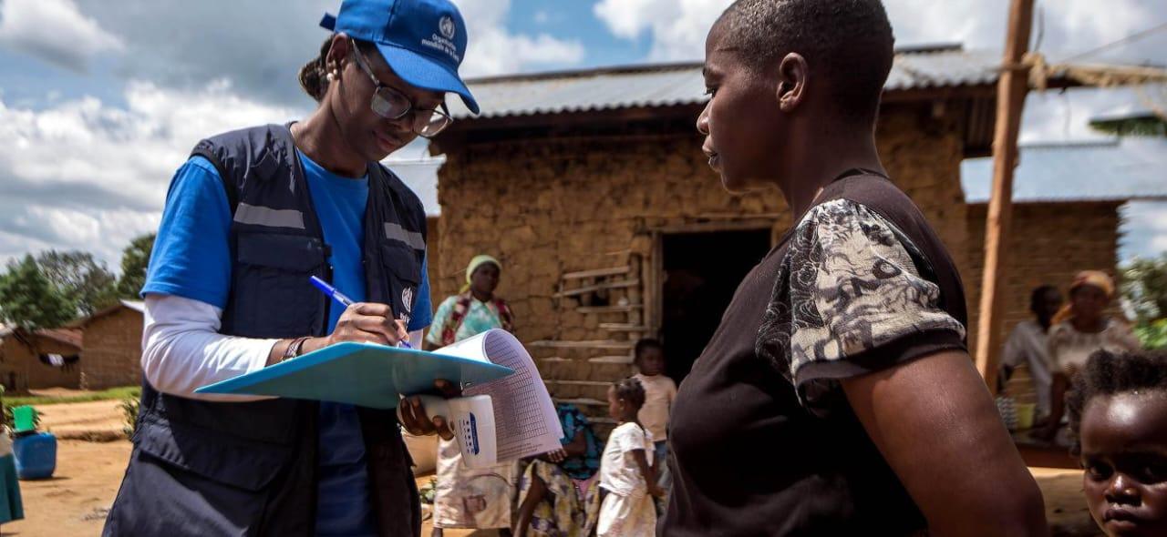 Une agente sanitaire en mission de recensement dans un village dans l'est de la RDC [photo d'illustration]