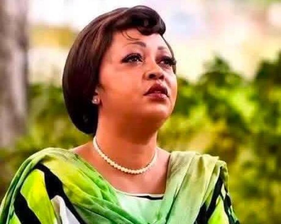 Maguy Mayela, présentée dans une vidéo devenue virale sur les réseaux sociaux comme la prétendue troisième épouse du président Félix Tshisekedi.