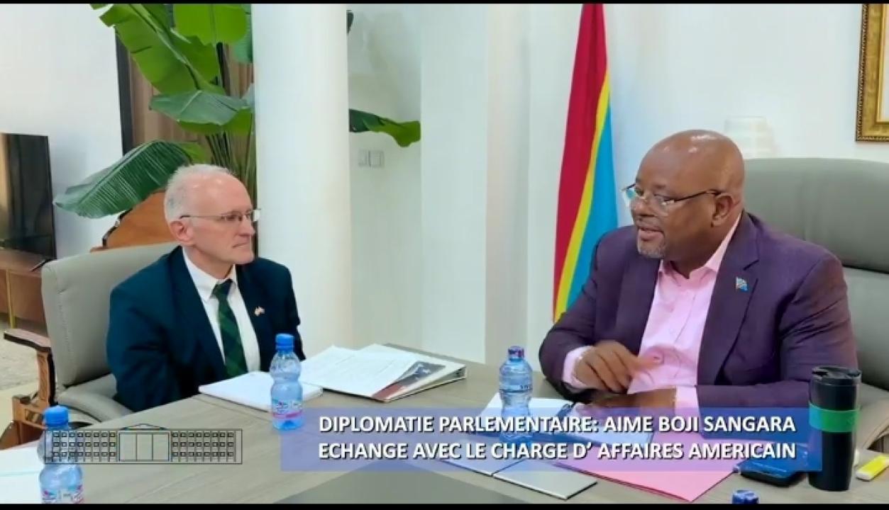 Le speaker de la Chambre basse du Parlement de la RDC, Aimé Boji, et Mc Carry, chargé d’affaires à l'ambassade des USA