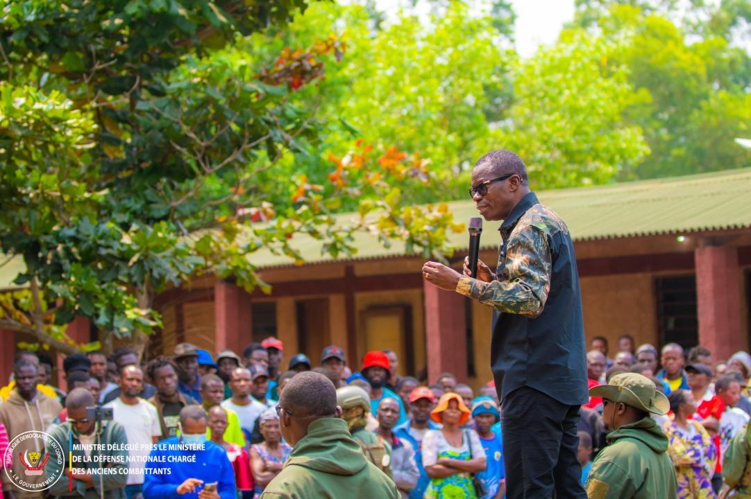 Le ministre Eliezer Ntambwe, lors d'une mission d'inspection dans la commune de Maluku [ Photo d'illustration]