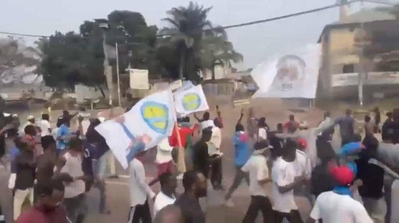Une scène des violences entre les militants arborant les insignes du parti politique ECiDé et un groupe des jeunes se réclamant des Forces du progrès de l'UDPS ce lundi 24 août à Kinshasa