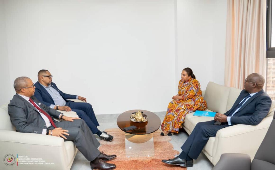 Rencontre entre la ministre des Affaires Etrangères, Thérèse Kayikwamba et celui des Postes et Télécommunications, José Mpanda.