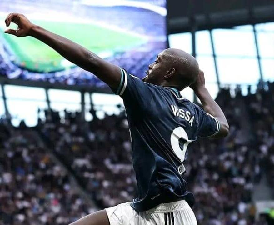 Yoane Wissa lors de sa célébration face à Tottenham.