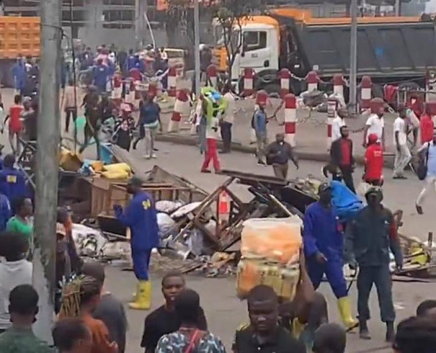 Les bâtisseurs du Service National au rond-point Ngaba, lundi 31 août 2026