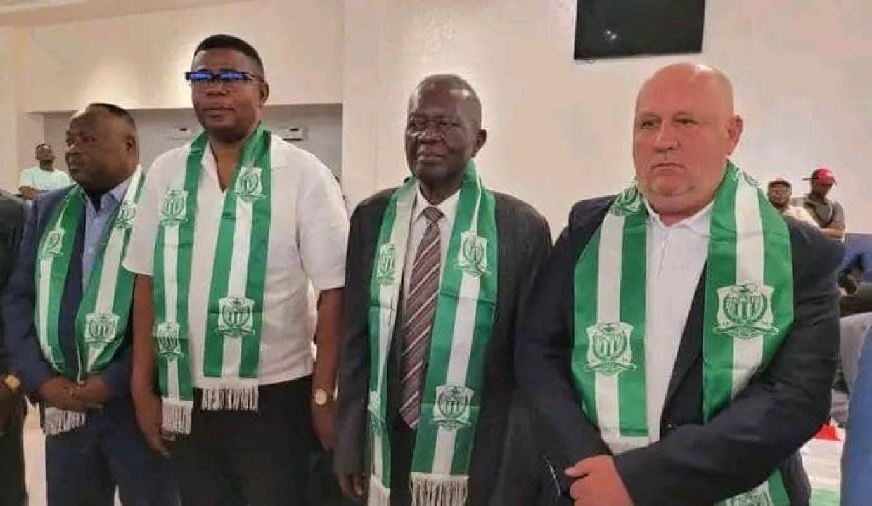 Olivier Bierlair aux côtés de Jonas Mukamba et d'autres personnalités du DCMP lors de l'assemblée générale élective.