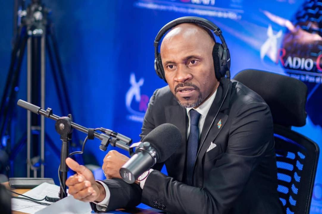 Patrick Muyaya Katembwe, ministre de la Communication et Médias, porte-parole du gouvernement congolais, sur les antennes de la Radio Okapi