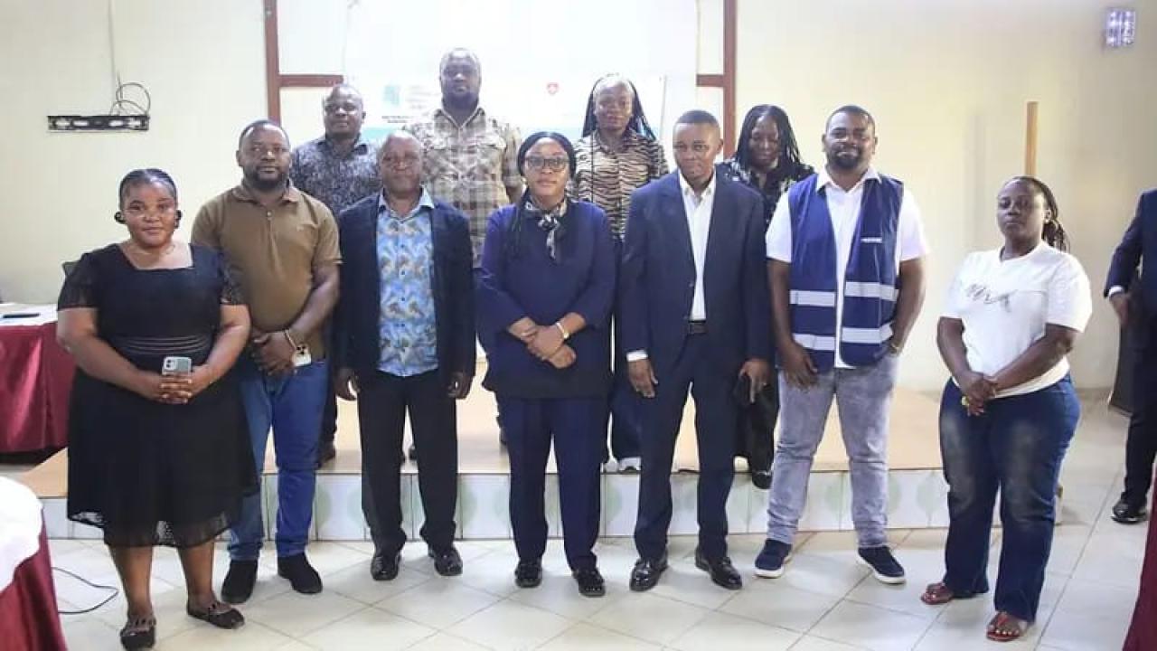 Les journalistes de Beni aux côtés de la responsable de la communication du gouvernorat à Beni [photo d’illustration]