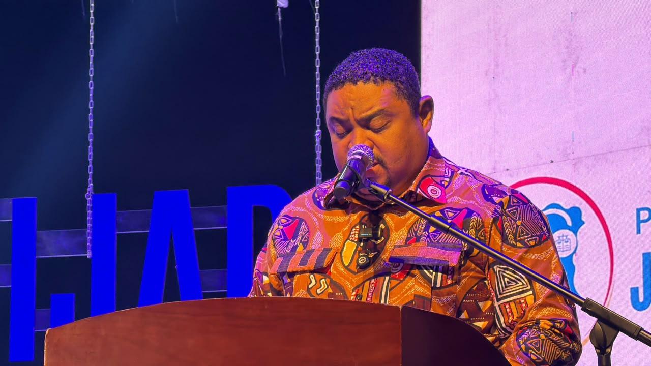Serge Etinkun Anza, président de la structure « La Jeunesse Parle »