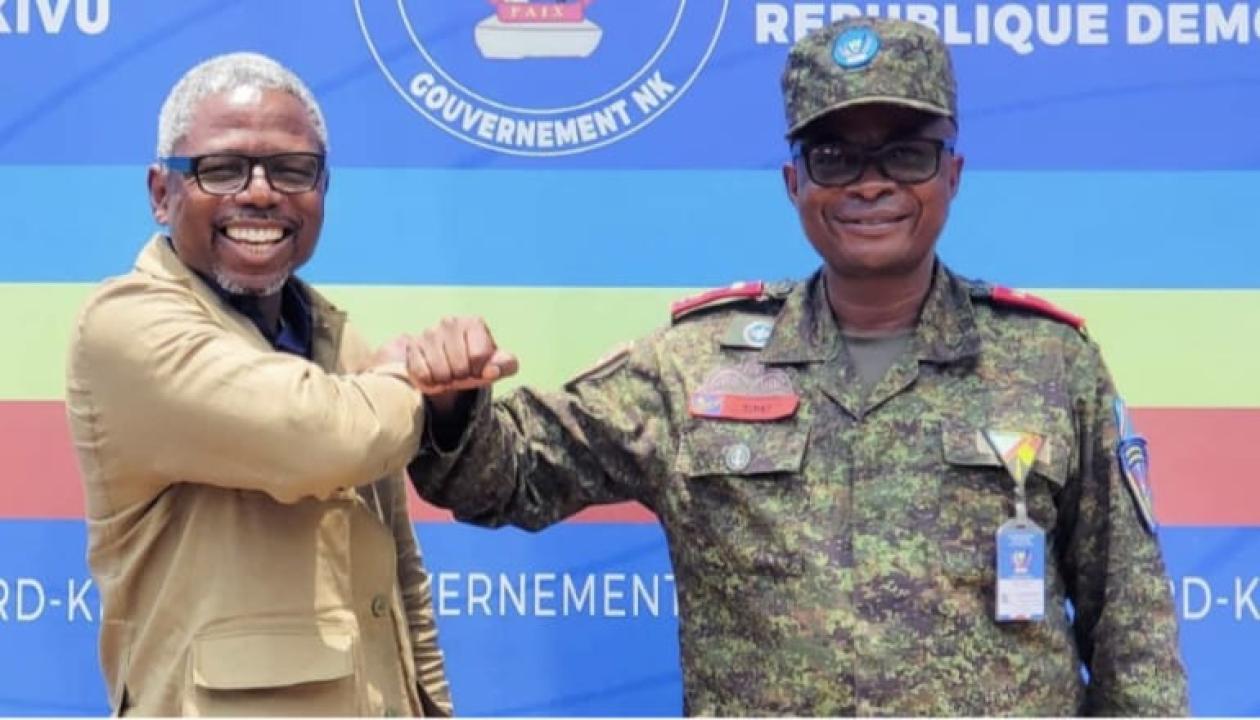 Le coordonnateur humanitaire des Nations unies en RDC Damien Mama, et le Gouverneur militaire, le Général-Major Evariste Somo Kakule [photo d'illustration]