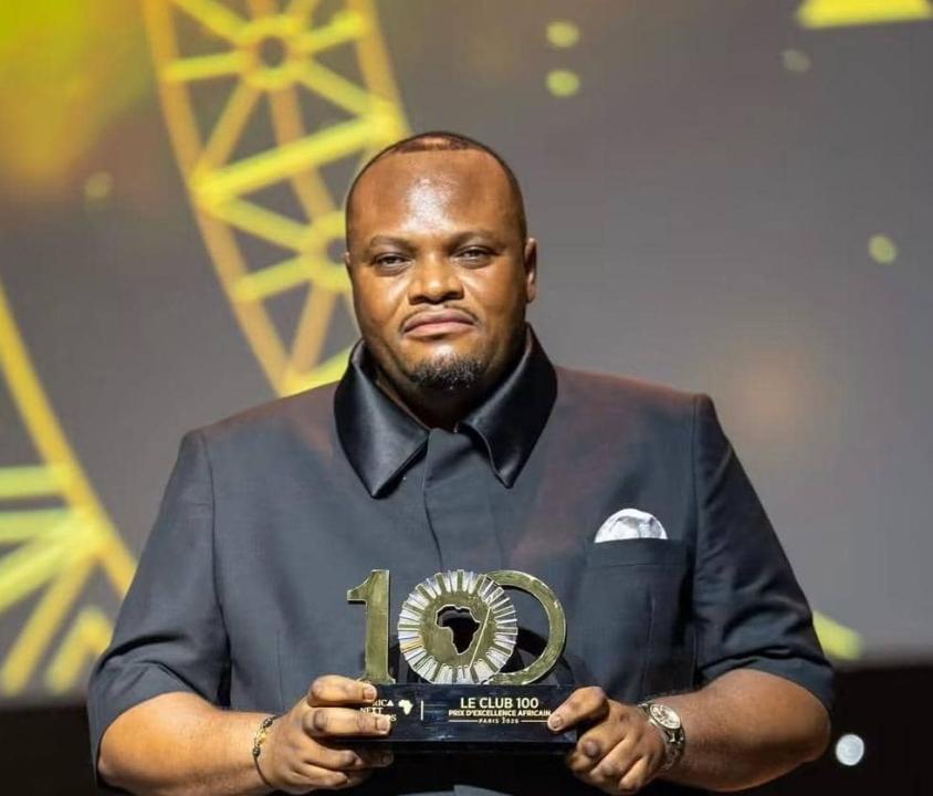 Le Gouverneur de Kinshasa, Daniel Bumba lors de son sacre aux Africa Next Awards à Paris.