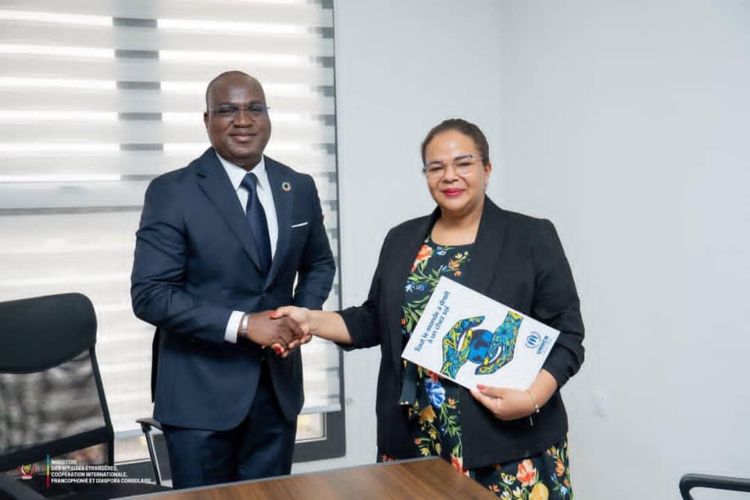La ministre d'État en charge des Affaires étrangères, Thérèse Kayikwamba Wagner et Maurice Azonnankpo, nouveau Représentant du HCR en RDC