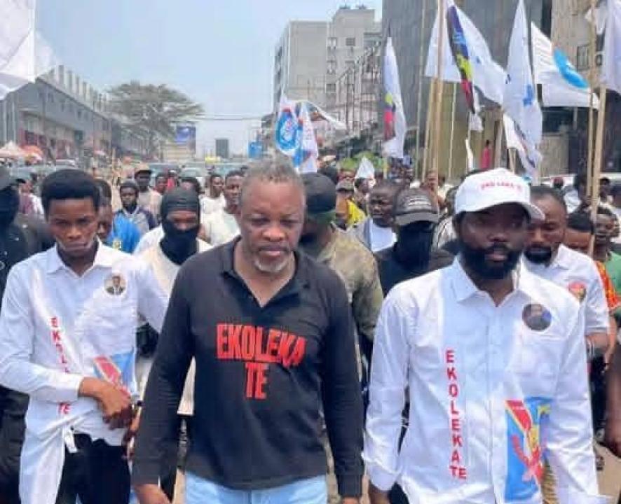 Mike Mukebayi, Marley Vuvu, et d'autres opposants lors de la marche pacifique à Kinshasa.