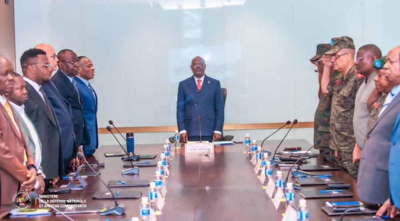 Le VPM Guy Kabombo Muadiamvita et d'autres personnalités du secteur de la Défense [photo d'illustration]