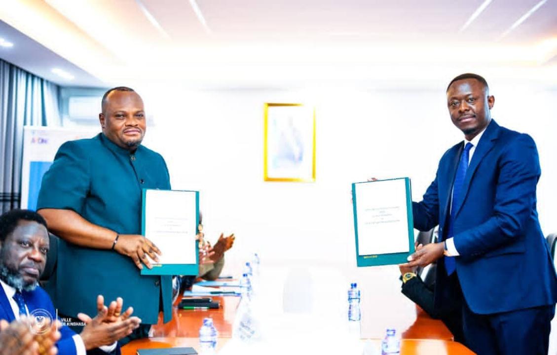 Le gouverneur Daniel Bumba et le DG de la SNEL signent un accord pour renforcer l’éclairage public dans la ville de Kinshasa