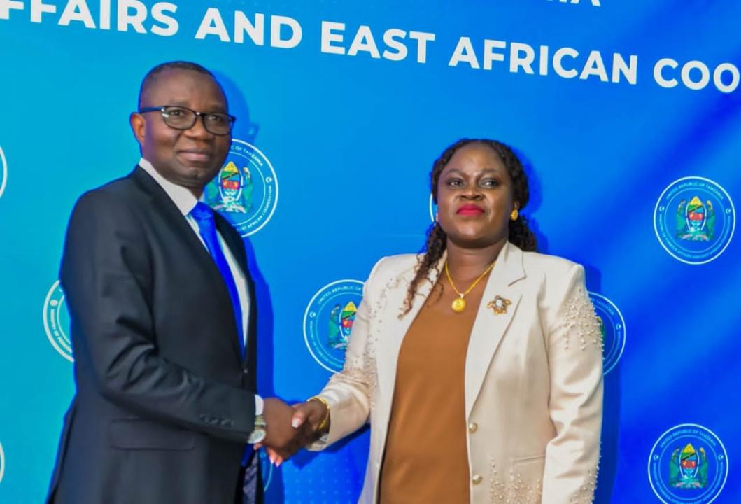 Le ministre du Commerce extérieur,  Julien Paluku Kahongya, et son homologue tanzanienne de l’Industrie et du Commerce, Judith Salvio Kapinga [photo d'illustration]
