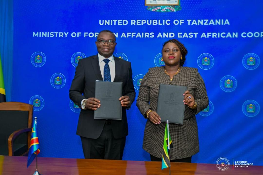 Le ministre congolais du Commerce extérieur, Julien Paluku Kahongya, et la ministre tanzanienne de l’Industrie et du Commerce, Judith Salvio Kapinga [photo d'illustration]