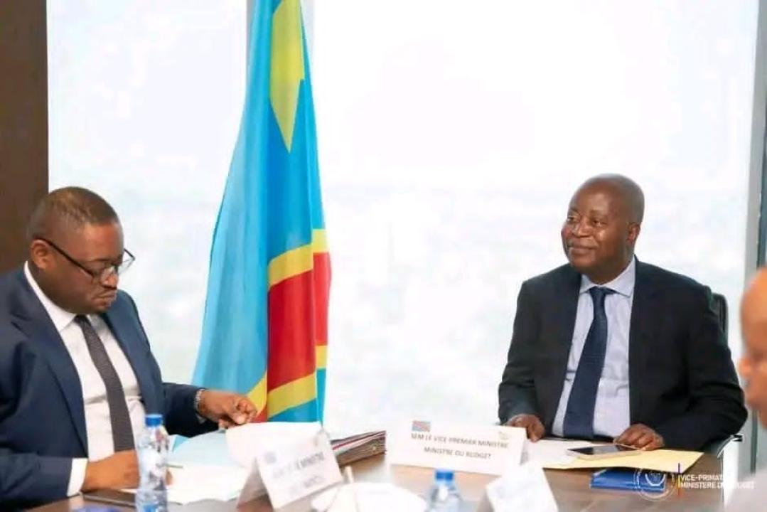 Le ministre des Finances Doudou Fwamba et le VPM du Budget Adolphe Muzito [photo d'illustration]