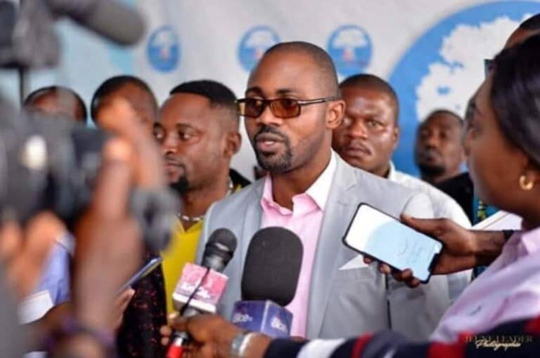 Jean Serge Onyumbe Wedi, journaliste, communicant, cadre d'entreprise, acteur associatif , chercheur et engagé dans le débat public