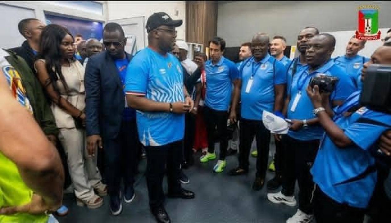Le Président Félix-Antoine TSHISEKEDI dans le vestiaire pour encourager l'équipe équato-Guinéene après leur défaite au Stade des Martyrs