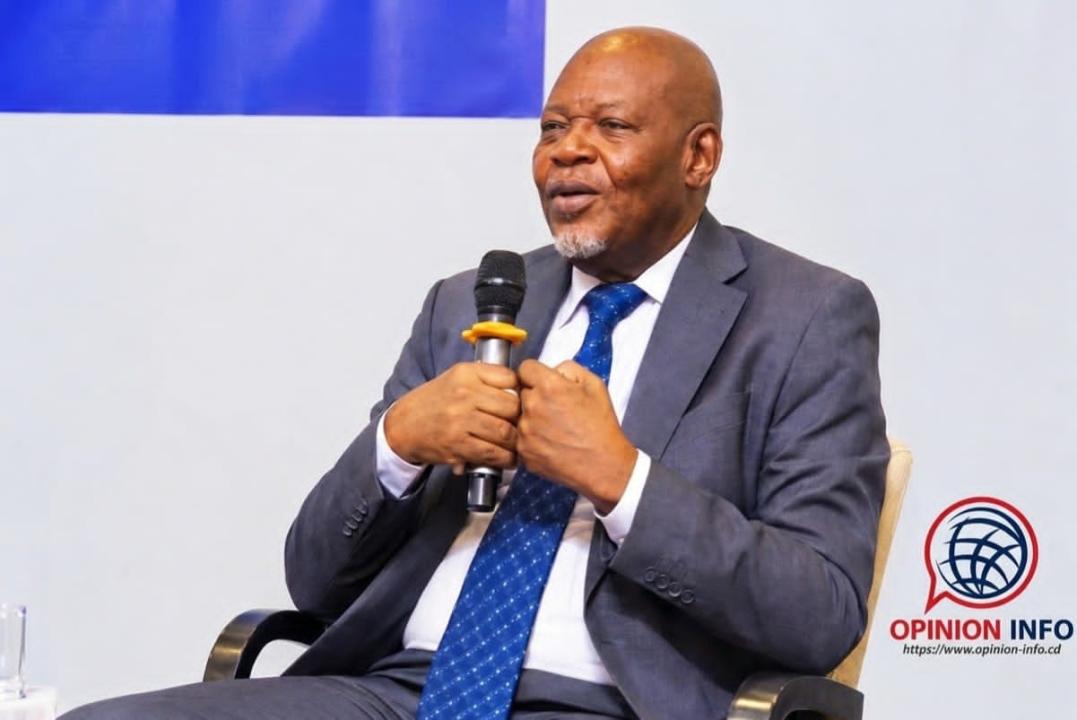 Nicaise Kibel’Bel Oka, journaliste d’investigation en RDC et directeur du journal Les Coulisses