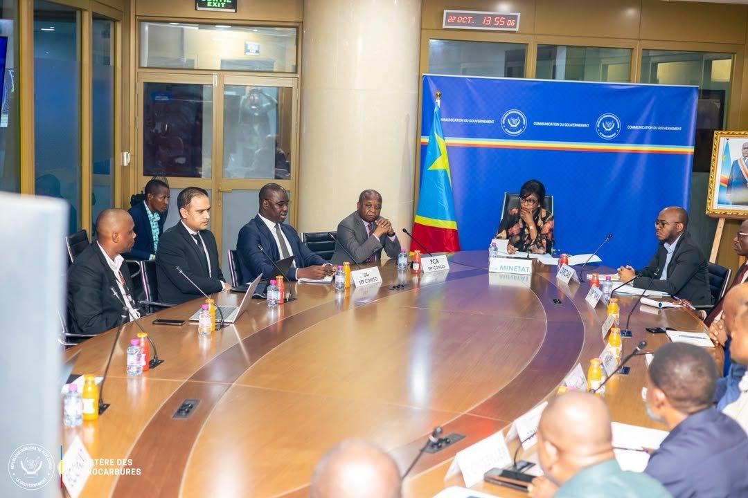 La ministre d’État Acacia Bandubola Mbongo préside une séance de travail technique capitale consacrée à l'analyse et à la résolution des risques de rupture de stock du carburant à Kinshasa
