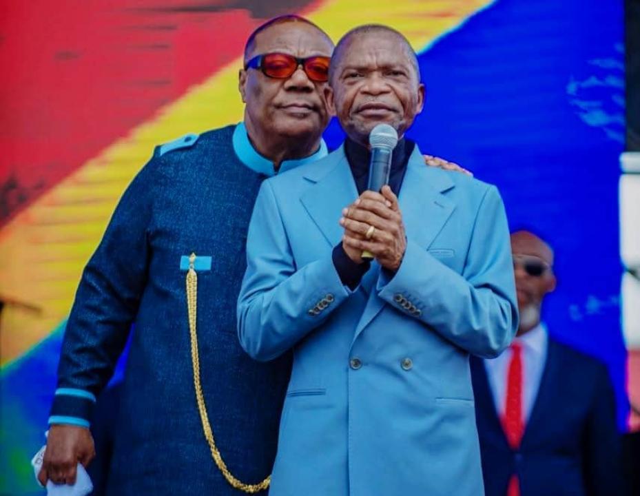 L’archevêque Évariste Ejiba Yamapia et le prédicateur ghanéen Duncan Williams réunis au stade Tata Raphaël lors de la cérémonie de clôture du « Dialogue spirituel pour la Nation ».