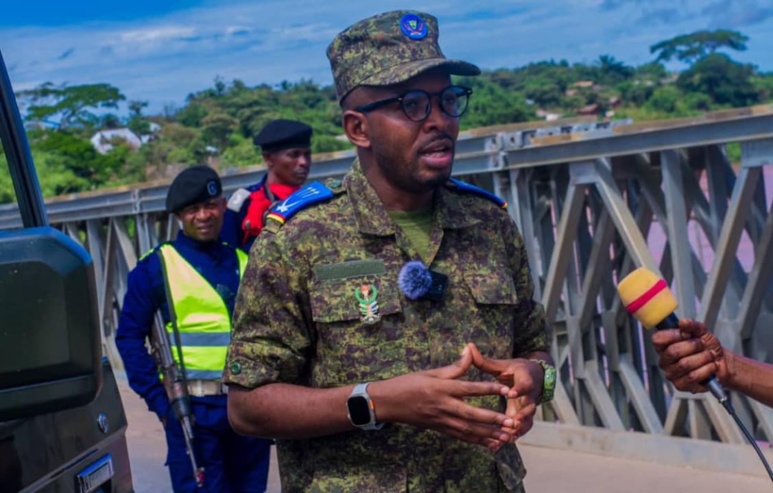 Le Capitaine Anthony Mwalushayi, porte-parole des opérations Ngemba