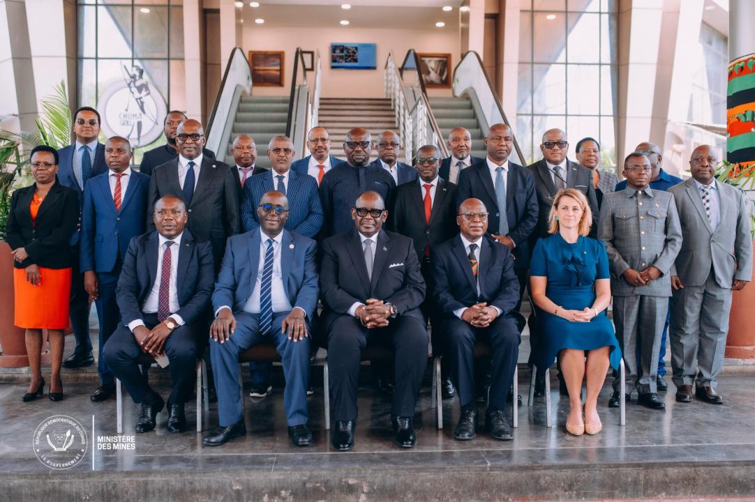 Au milieu, Louis Watum Kabamba, ministre des Mines, entouré des membres du Comité des ministres de la CIRGL, à Lusaka.