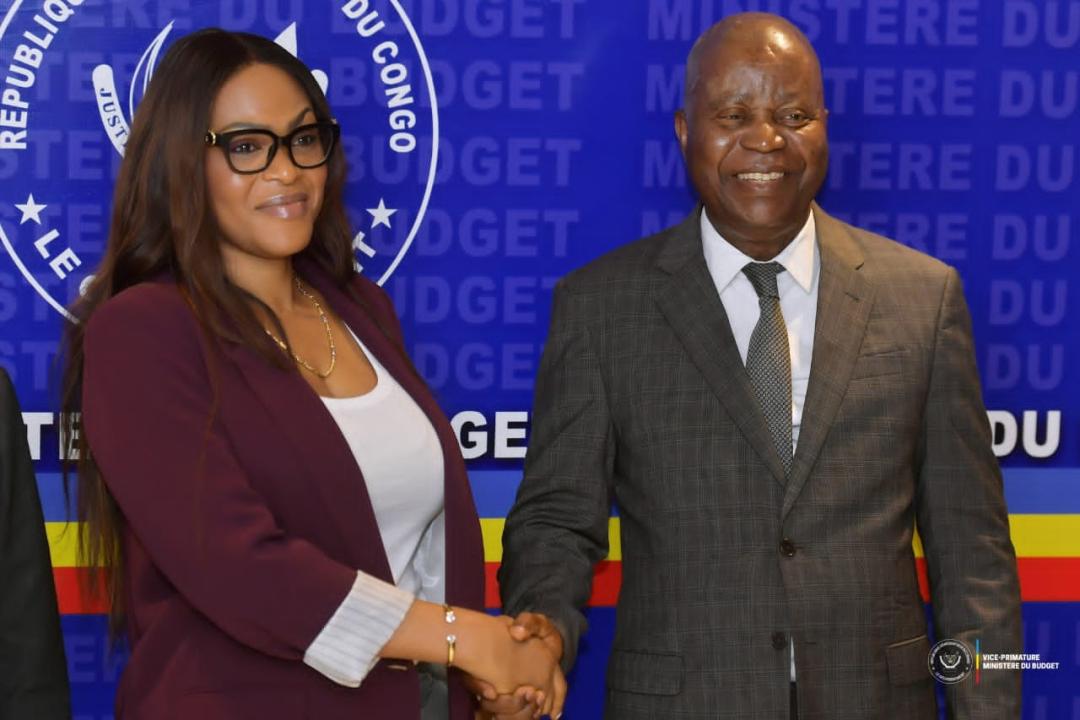 Le vice-Premier ministre, ministre du Budget, Adolphe Muzito, et Fanny Tshisekedi, coordonnatrice nationale de « Or Vert du Congo »