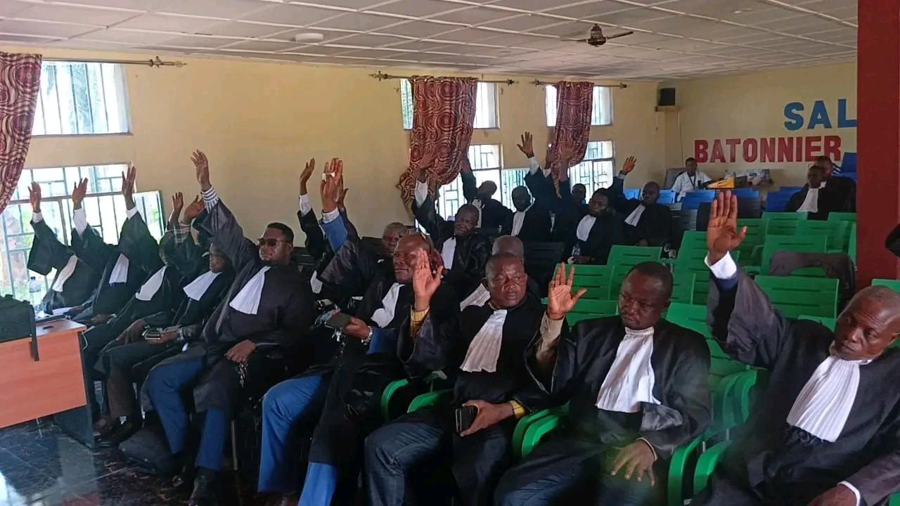 Le Bâtonnier Hubert Ngulandjoko et quelques avocats lors de l’assemblée générale ordinaire
