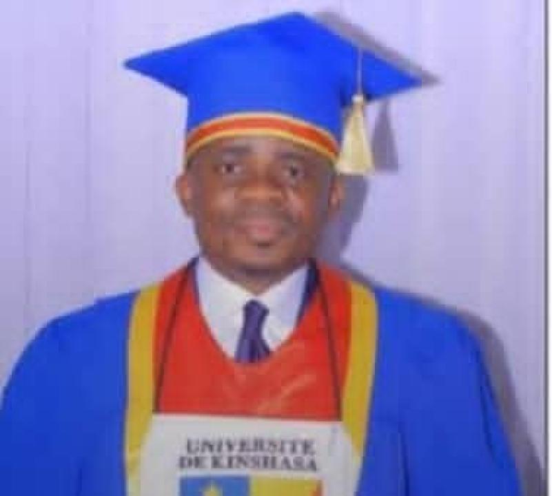 Claude Boyoo Itaka, docteur et chercheur en relations internationales à l'Université de Kinshasa (UNIKIN) ainsi que chef de travaux à l'Université Pédagogique Nationale (UPN)