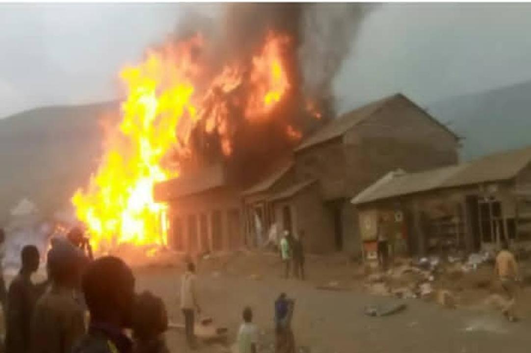 Incendié des maisons [photo d'illustration]