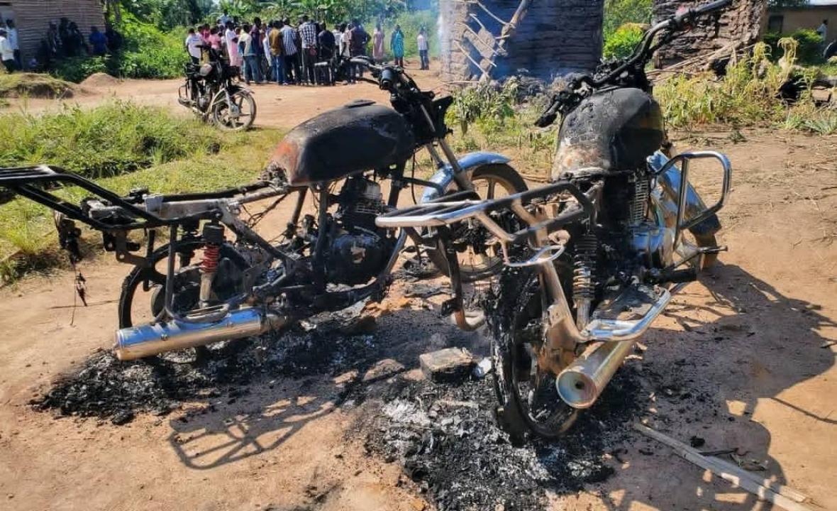 Une moto incendiée lors d’una attaque armée au Nord-Kivu [photo d'illustration]