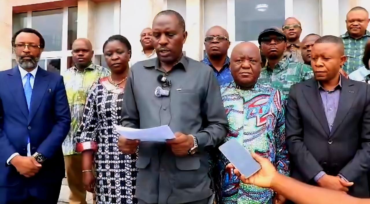 Le président du Caucus de députés du Nord-Kivu, Safari Nganizi Jacques, lit la déclaration condamnant la création du FRN par Joseph Kabila