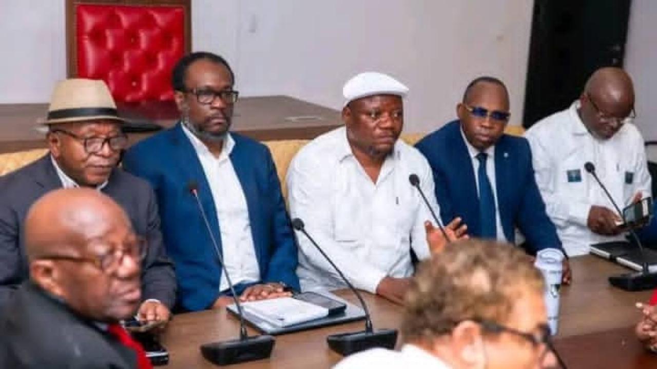 Des leaders de la C64 lors d’une réunion à Kinshasa