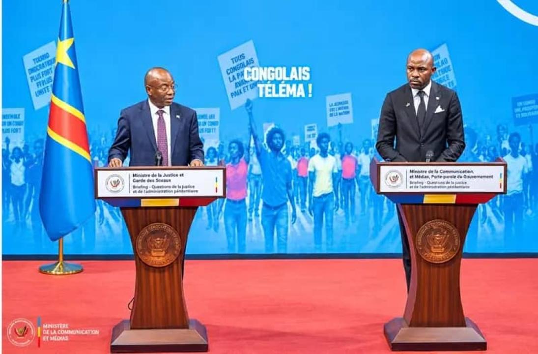 Guillaume Ngefa et Patrick Muyaya lors du briefing de presse consacré au point sur la gestion du secteur de la Justice en RDC.