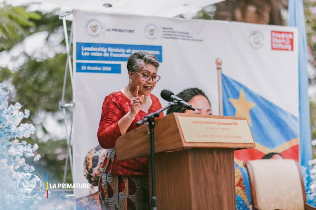 La Première ministre, Judith Suminwa Tuluka, prononce son discours lors de la rencontre consacrée au leadership féminin et à la gouvernance en République démocratique du Congo.