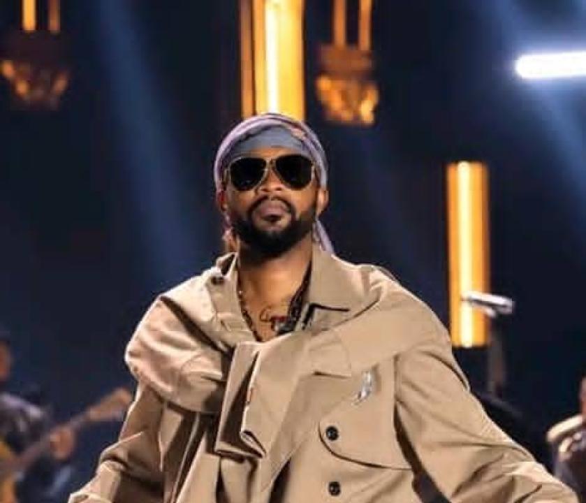 Fally Ipupa lors d'un concert à Nairobi.