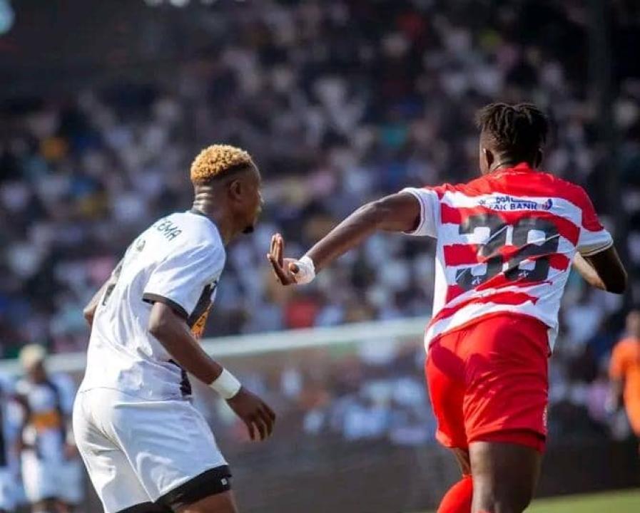 Un joueur du TP Mazembe en duel avec celui du Club Africain lors de la manche aller à Lubumbashi. [Photo d'illustration]