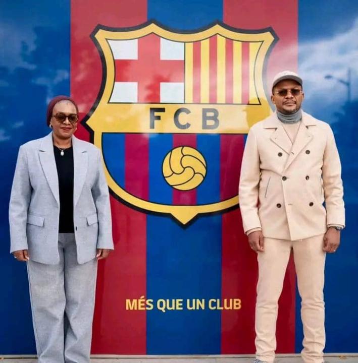Les ministres congolais de la Culture Yolande Elebe, et  des sports Didier Budimbu, à Barcelone.