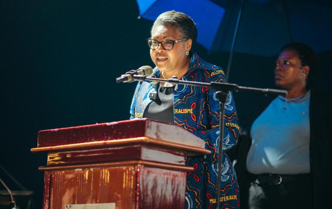 À Kananga, Judith Suminwa réaffirme l’engagement du Gouvernement à concrétiser le projet du barrage hydroélectrique de Mbombo, avec une contribution annoncée de 30 millions de dollars américains pour amorcer les travaux.
